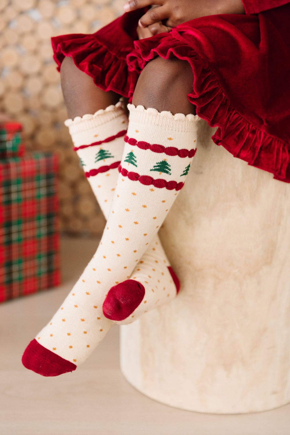 Calcetines festoneados hasta la rodilla de Little Stocking Co. Tree Farm