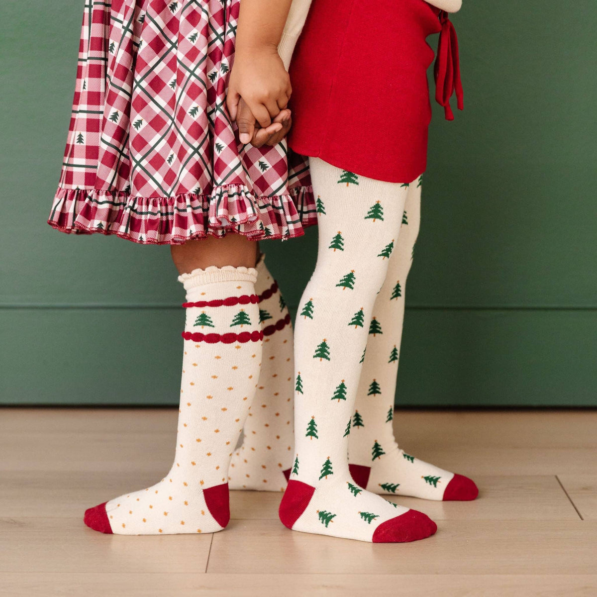 Calcetines festoneados hasta la rodilla de Little Stocking Co. Tree Farm