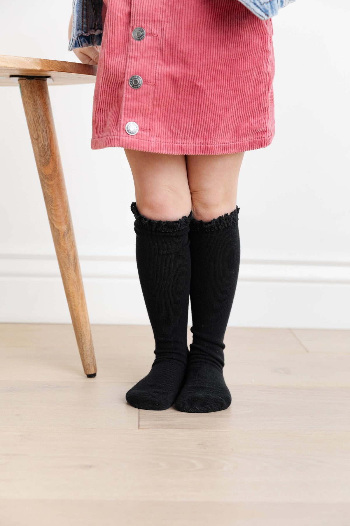 Medias hasta la rodilla con parte superior de encaje de Little Stocking Co. - Negro