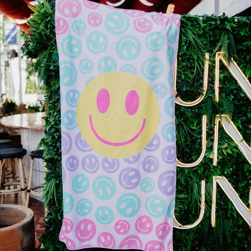 Pastel Happy Faces Quick Dry Jumbo Beach Towel &amp; Bag