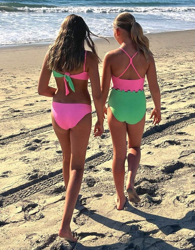Bikini deportivo con bordado de arcoíris en color rosa de PQ Kids 